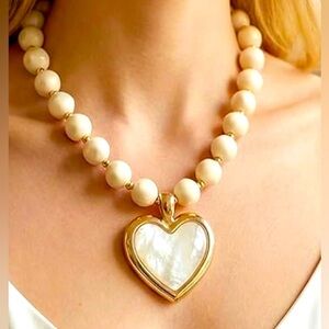 Beautiful huge Anthropologie Natural Bead Gold heart necklace